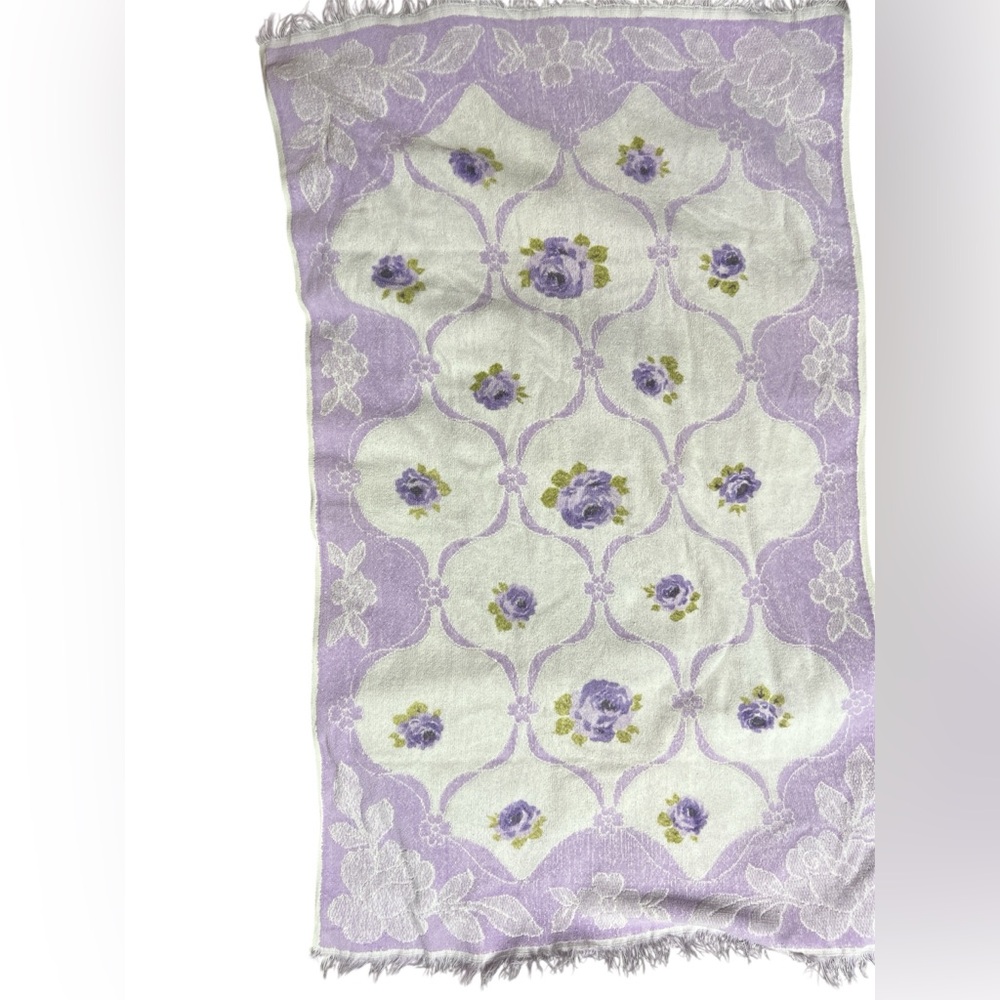 Vintage Cannon Royal Family Purple and White Towel 25x38 flowers lilac color